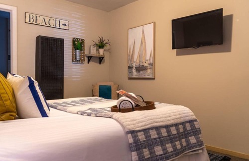 Tahoe Valley Hotel | Playpark Lodge Unit 7 Deluxe Queen Room