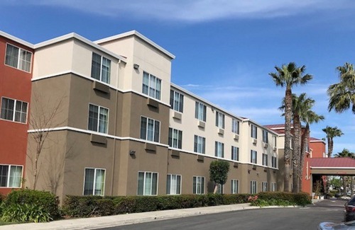 Tracy Hotel | Holiday Inn Express & Suites Tracy, an Ihg Hotel