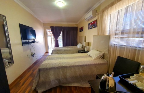 Mahikeng Hotel | Tenacity Mafikeng Guesthouse - 4