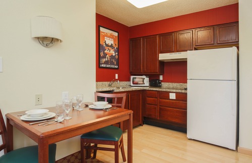 Flint Hotel | Residence Inn by Marriott Flint