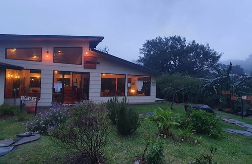 Santa Elena Hotel | OutBox Inn