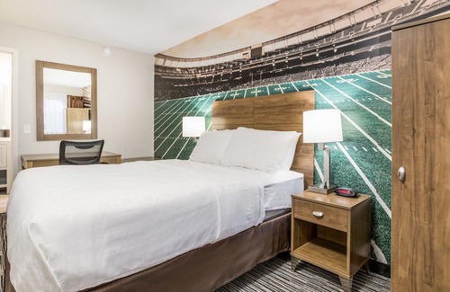 East Lansing Hotel | Clarion Pointe East Lansing University Area