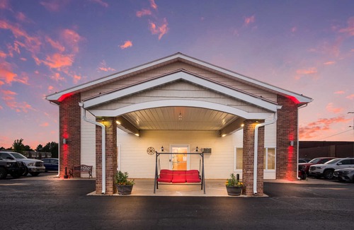 Escanaba Hotel | Econo Lodge Inn & Suites
