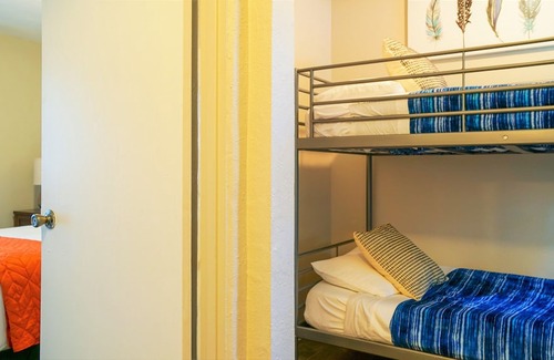 Tahoe Valley Hotel | Playpark Lodge Unit 2 Family Suite W Bunk Beds