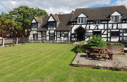 Quedgeley Hotel | The Thatch Inn