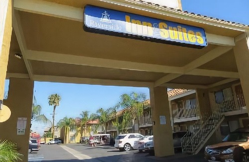 La Sierra Hotel | Riverside Inn & Suites