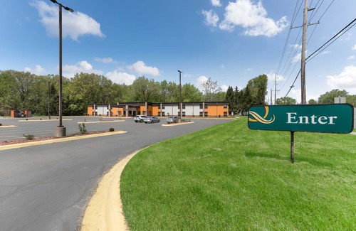 Portage Hotel | Quality Inn & Suites