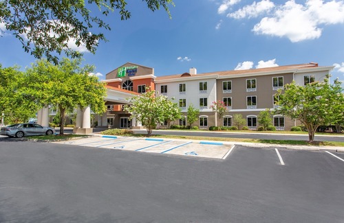 Silver Springs Hotel | Holiday Inn Express Silver Springs - Ocala, an Ihg Hotel