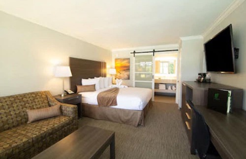 Thousand Oaks Hotel | Palm Garden Hotel