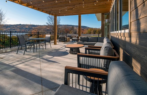Downtown Klamath Falls Hotel | Fairfield Inn & Suites by Marriott Klamath Falls