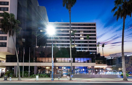 Downtown Long Beach Hotel | Renaissance Long Beach Hotel