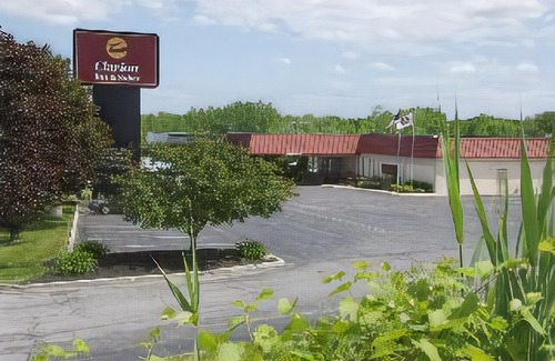Lindbergh Lawns Hotel | Quality Inn & Suites Fairgrounds
