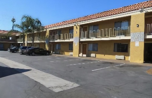 La Sierra Hotel | Riverside Inn & Suites