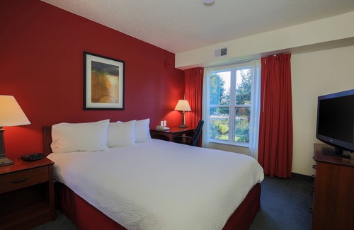 Flint Hotel | Residence Inn by Marriott Flint