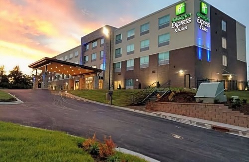 University Place Hotel | Holiday Inn Express & Suites - Charlotte NE - University Area, an Ihg Hotel