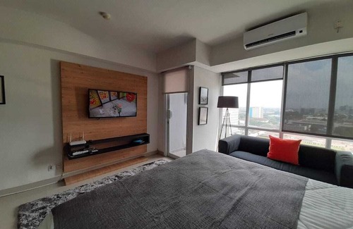 Jatinegara Hotel | Cozy the H Residence by Bonzela Property
