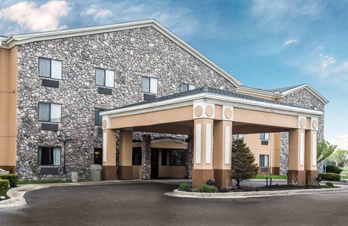 Monroe Hotel | Econo Lodge Inn & Suites Monroe