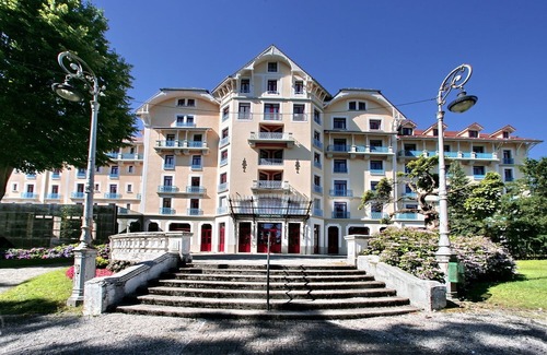 Allevard Hotel | Terres de France - Appart'Hotel le Splendid