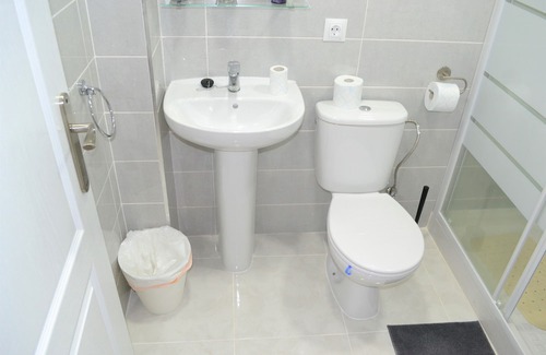 Alicante Hotel | Fantastic 1 Bedroom Apartment with Gallery Cb6ev