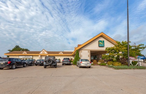 Escanaba Hotel | Quality Inn & Suites