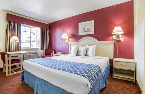 Fallon Hotel | Econo Lodge Fallon Naval Air Station Area