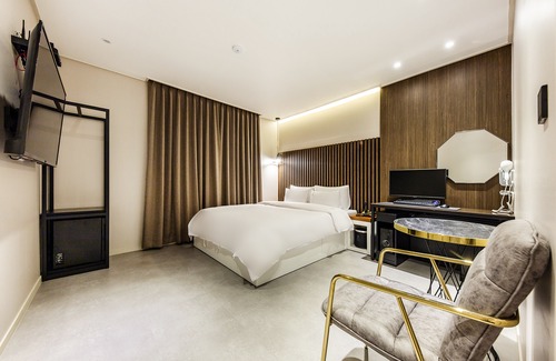 Bongmyeong-dong Hotel | Daejeon Yuseong Stay