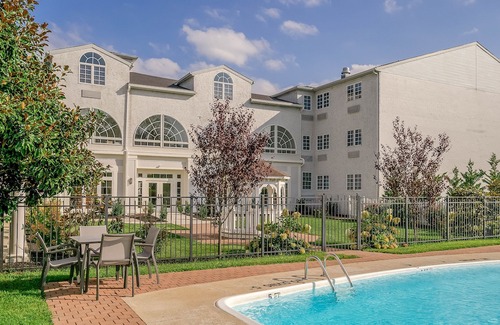 Egg Harbor City Hotel | Chateau Renault