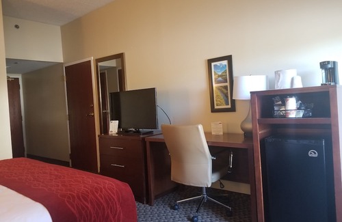Pocono Summit Hotel | Comfort Inn & Suites Mount Pocono