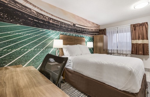 East Lansing Hotel | Clarion Pointe East Lansing University Area