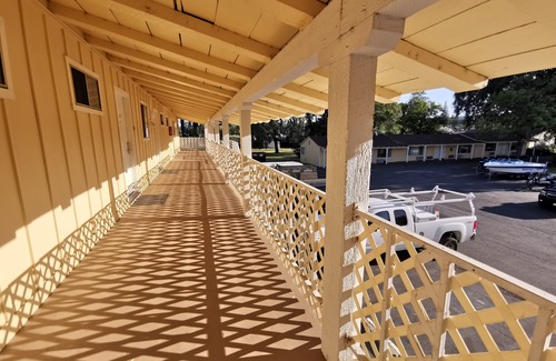 Lakeport Hotel | Skylark Shores Resort