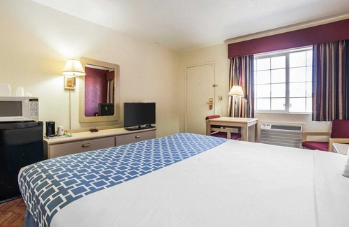 Fallon Hotel | Econo Lodge Fallon Naval Air Station Area