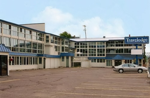 Houghton Hotel | Quality Inn & Suites Houghton