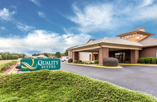 Hickory Hotel | Quality Suites Convention Center - Hickory