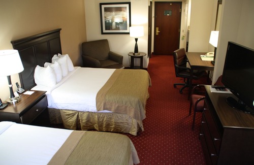 Executive Park Hotel | Wingate by Wyndham - Charlotte Airport South I-77 at Tyvola