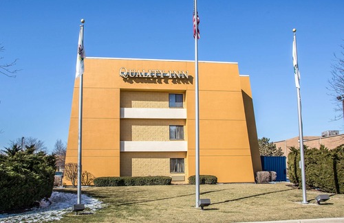 Elgin Hotel | Quality Inn Elgin I-90