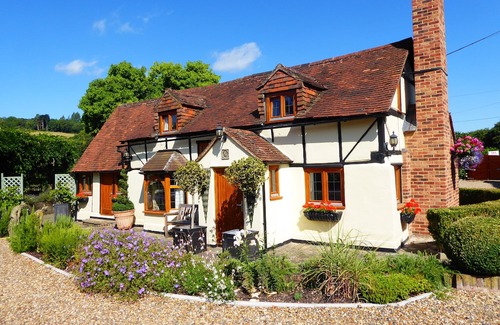 Lower Assendon Hotel | Handywater Cottage B&B