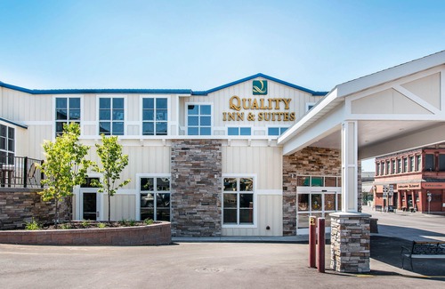 Houghton Hotel | Quality Inn & Suites Houghton