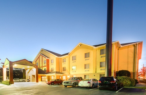 Macon Hotel | Comfort Inn & Suites Macon North I-75