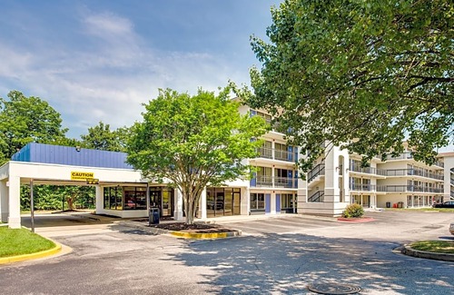 Violetville Hotel | Rodeway Inn Baltimore - Inner Harbor South