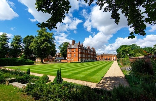 Newmarket Hotel | The Jockey Club Rooms