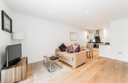 Peninsula Hotel | Stay Inn Apartments O2 Arena