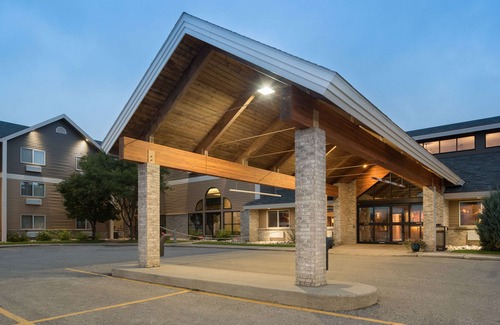 Valley City Hotel | AmericInn by Wyndham Valley City Conference Center