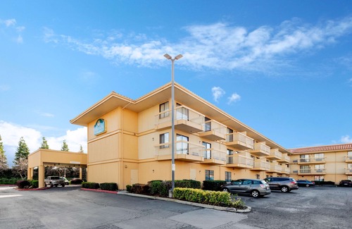 Hayward Hotel | La Quinta by Wyndham Oakland - Hayward