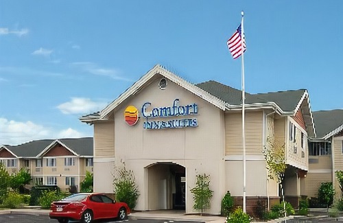 Larkspur Hotel | Country Inn & Suites by Radisson, Bend, OR