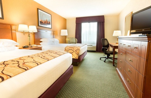 Clifton Heights Hotel | Drury Inn & Suites St. Louis Forest Park