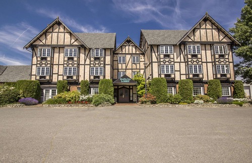 Saanichton Hotel | Quality Inn Waddling Dog