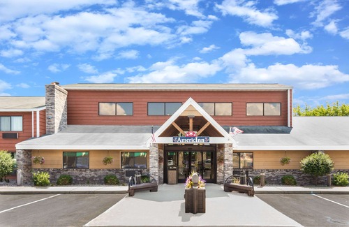 Menominee Hotel | AmericInn by Wyndham Menominee