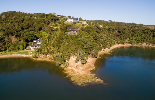 Opua Hotel | Cliff Edge by The Sea