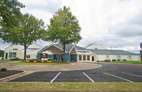 Huntsville Hotel | DoubleTree by Hilton Huntsville-South