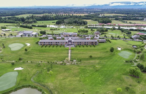 Crozet Hotel | Jiva Hill Resort - Genève